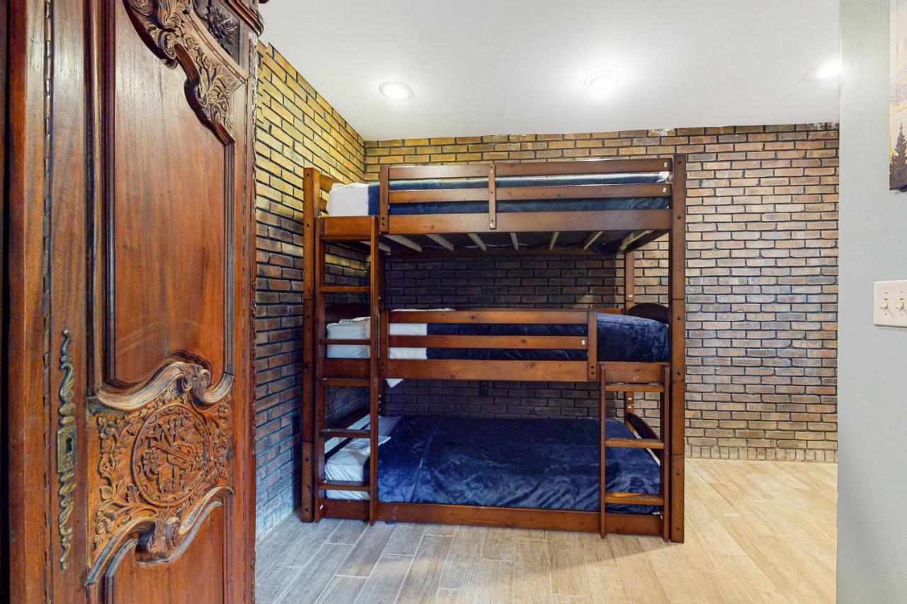 Smoky Mountain Castle Caretaker'S Apartment Севьервилл Экстерьер фото